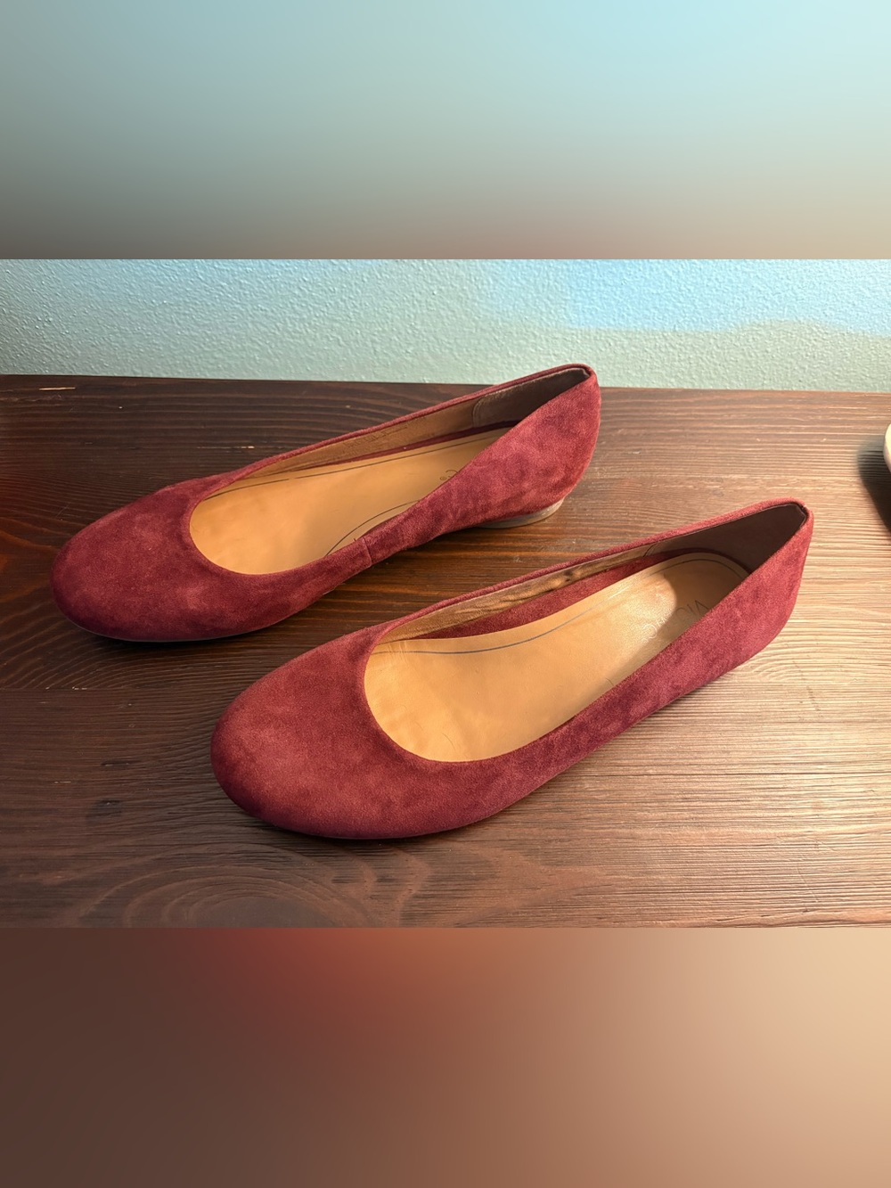 Vionic Women’s Burgundy Suede Ballet Flats - sz 10